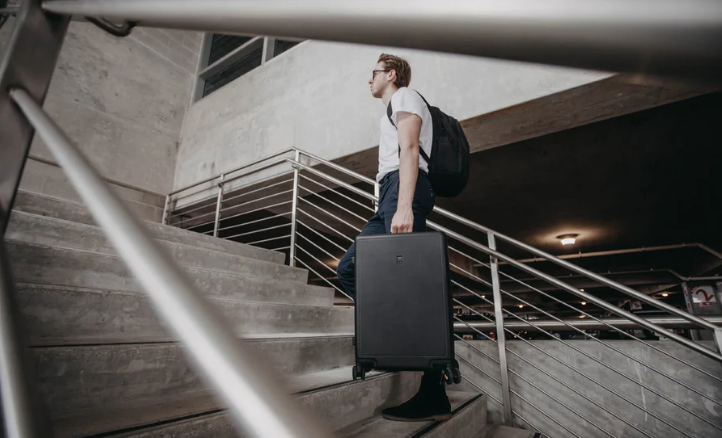 Know the Distinct Ways a Black Suitcase Carry On Exhibits Professionalism