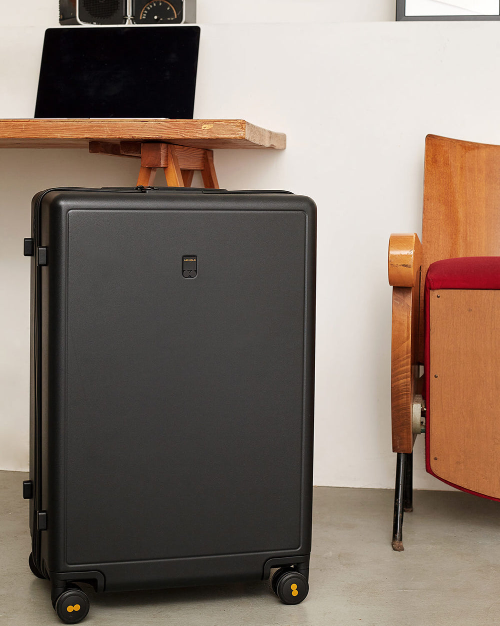 carry on luggagecarry on spinner luggage, hard shell, size: 22” x 14” x 9”